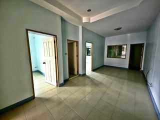 Продажа 1 кровать таунхаус в Ban Bueng, Чонбури