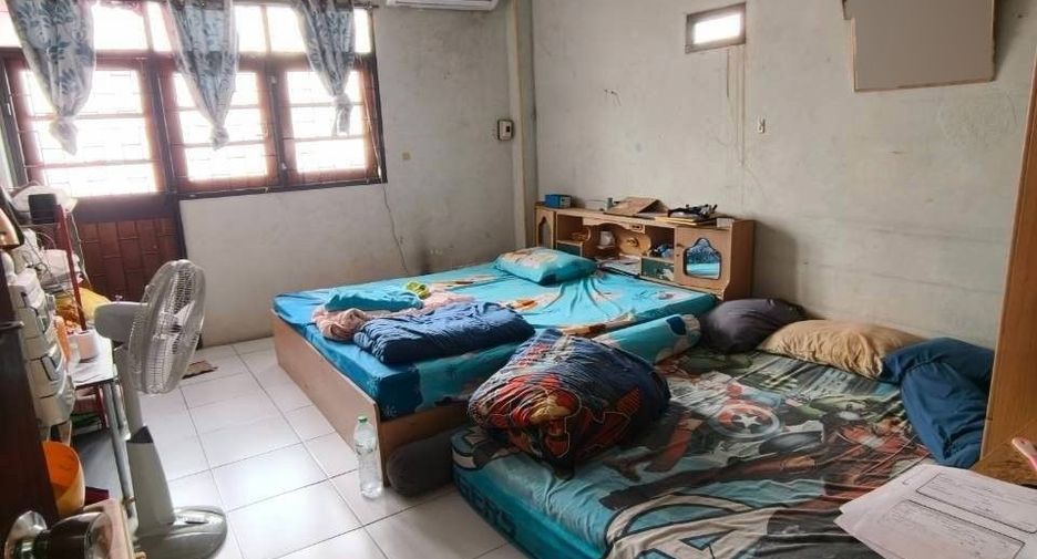 For sale 6 bedrooms retail Space in Mueang Samut Prakan, Samut Prakan