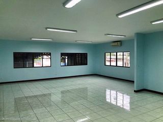 For rent and for sale 3 bedrooms warehouse in Sai Noi, Nonthaburi