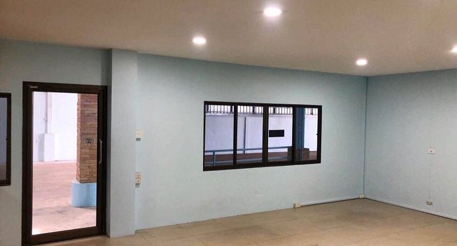 For rent and for sale 3 bedrooms warehouse in Sai Noi, Nonthaburi