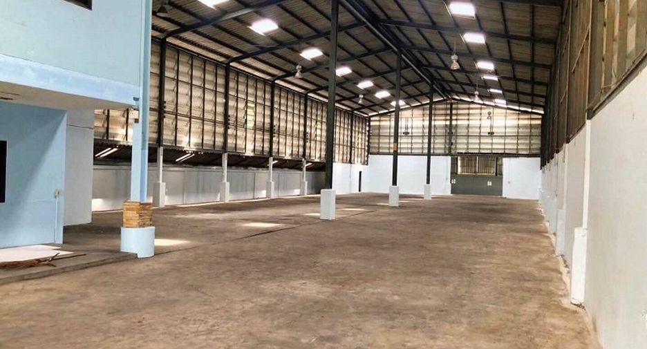 For rent and for sale 3 bedrooms warehouse in Sai Noi, Nonthaburi