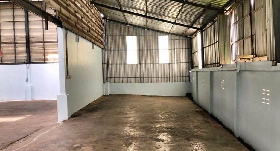 For rent and for sale 3 bedrooms warehouse in Sai Noi, Nonthaburi