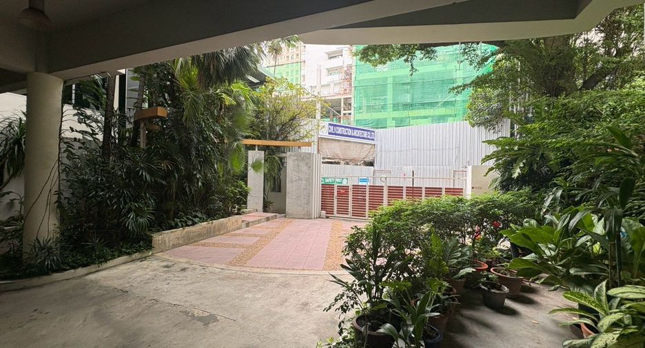 出售 商业空间 在 Khlong Toei, 曼谷
