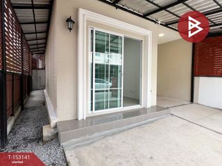 À vendre 3 chambres maison de ville à Krathum Baen, Samut Sakhon