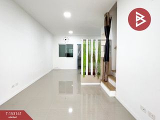 À vendre 3 chambres maison de ville à Krathum Baen, Samut Sakhon