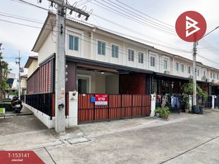 À vendre 3 chambres maison de ville à Krathum Baen, Samut Sakhon