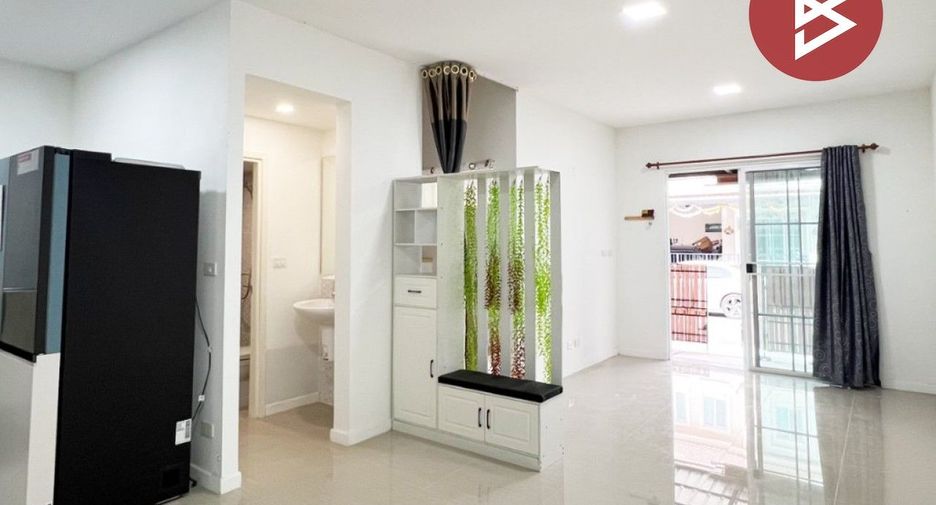 À vendre 3 chambres maison de ville à Krathum Baen, Samut Sakhon