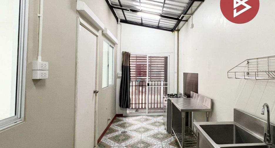 À vendre 3 chambres maison de ville à Krathum Baen, Samut Sakhon