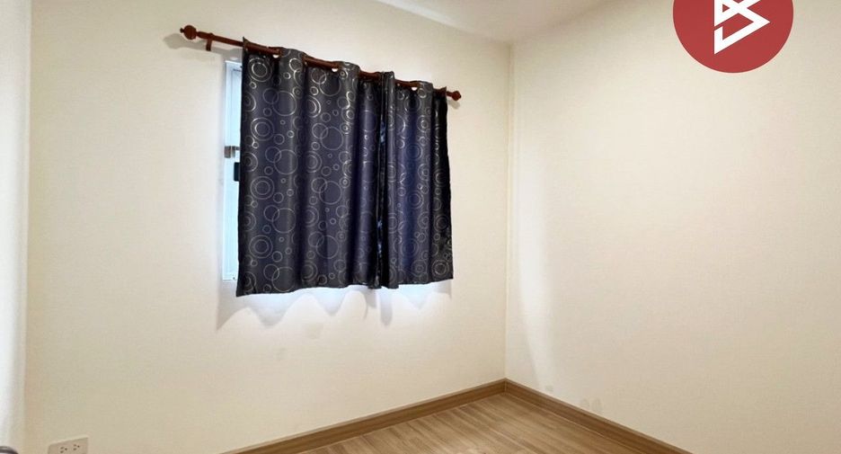 À vendre 3 chambres maison de ville à Krathum Baen, Samut Sakhon