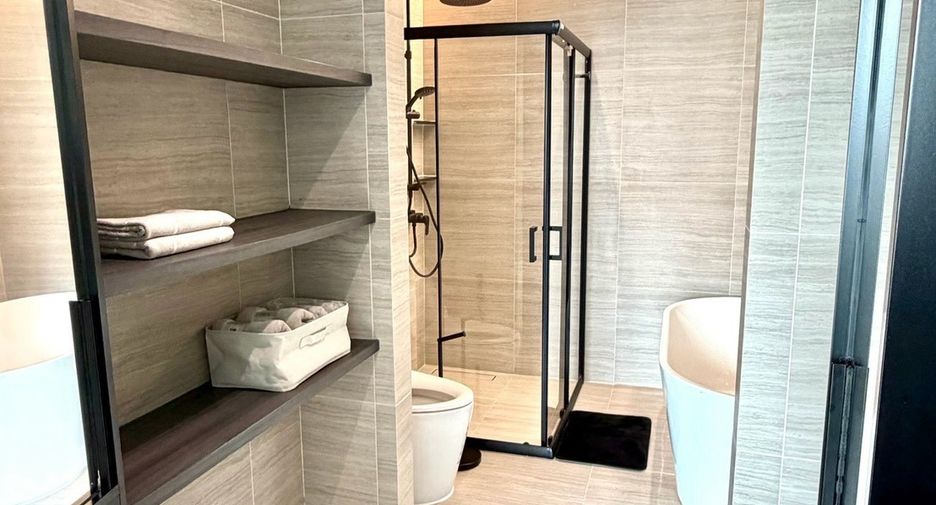 For sale 2 bedrooms condo in Khlong Toei, Bangkok