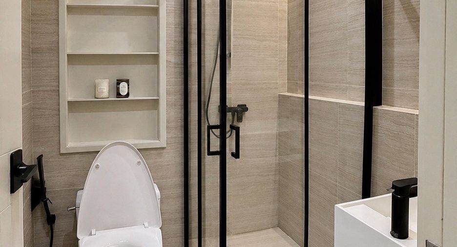 For sale 2 bedrooms condo in Khlong Toei, Bangkok