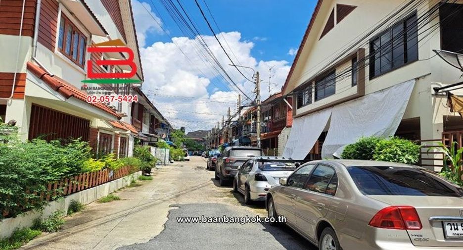 For sale 2 bedrooms townhouse in Bang Kapi, Bangkok