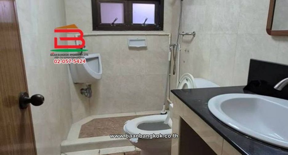 For sale 2 bedrooms townhouse in Bang Kapi, Bangkok