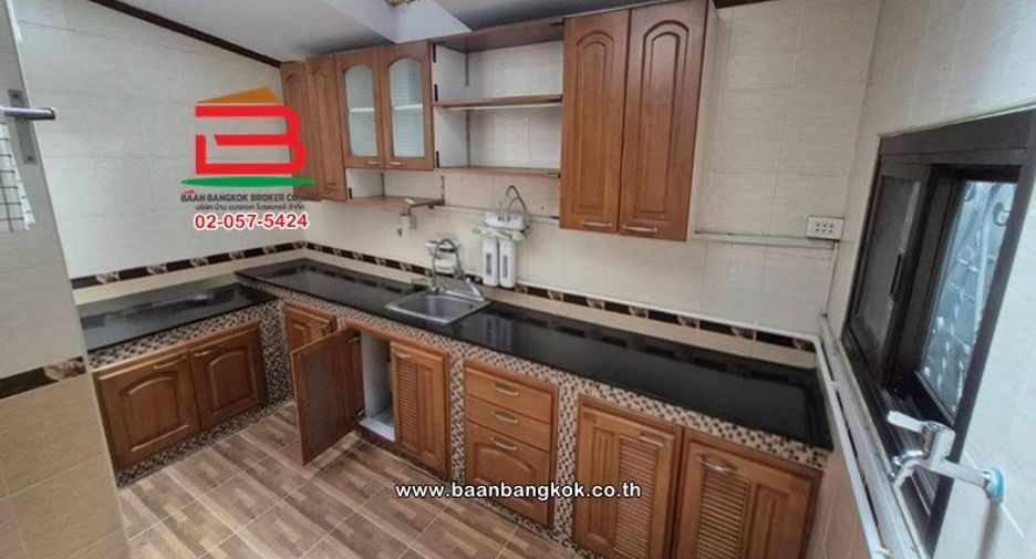 For sale 2 bedrooms townhouse in Bang Kapi, Bangkok