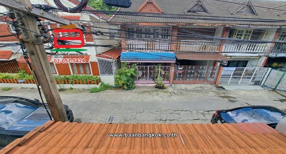 For sale 2 bedrooms townhouse in Bang Kapi, Bangkok