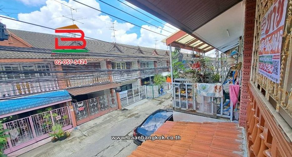 For sale 2 bedrooms townhouse in Bang Kapi, Bangkok