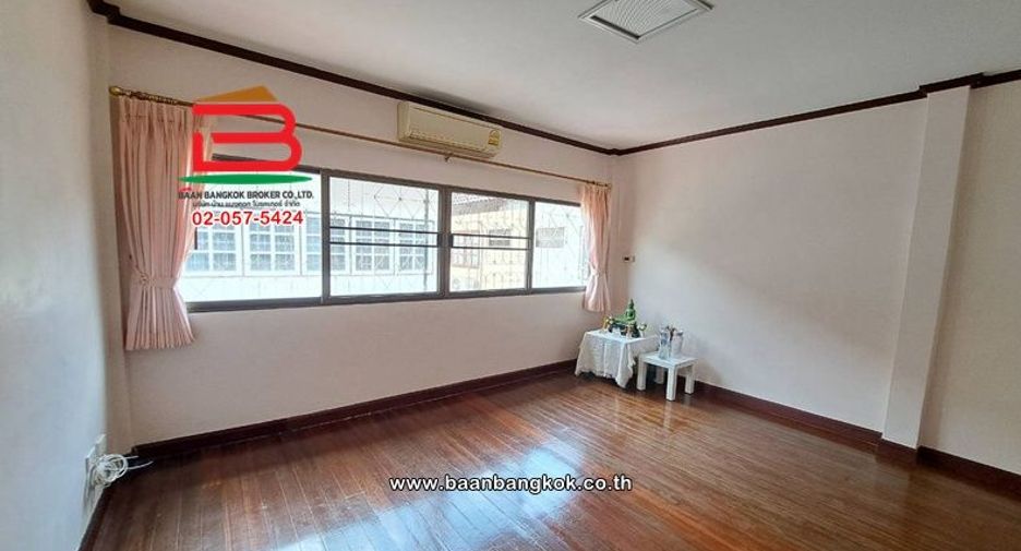 For sale 2 bedrooms townhouse in Bang Kapi, Bangkok