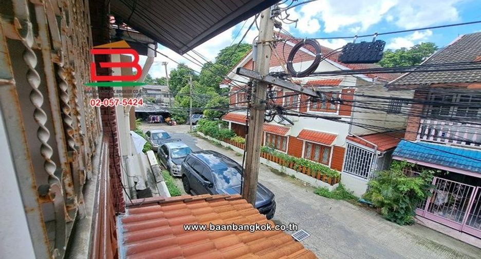 For sale 2 bedrooms townhouse in Bang Kapi, Bangkok