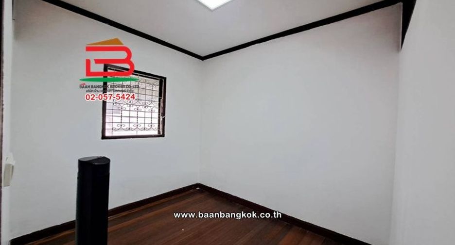 For sale 2 bedrooms townhouse in Bang Kapi, Bangkok