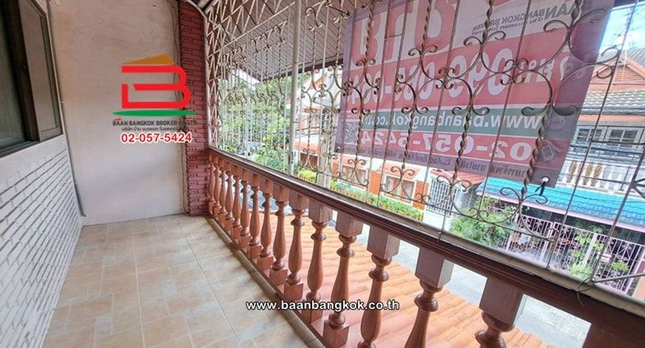 For sale 2 bedrooms townhouse in Bang Kapi, Bangkok