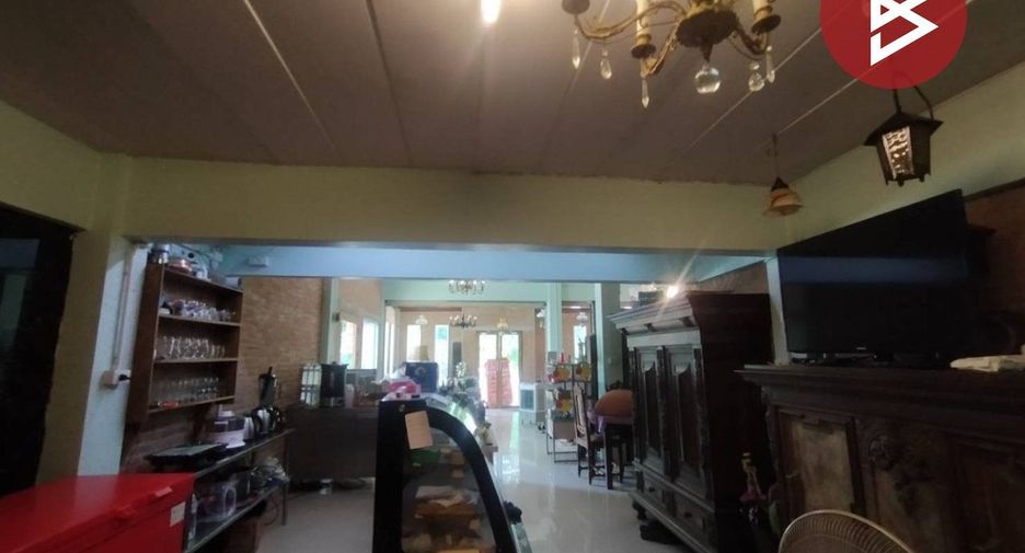For sale 4 bedrooms retail Space in Mueang Uttaradit, Uttaradit