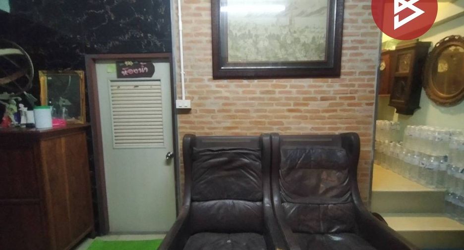 For sale 4 bedrooms retail Space in Mueang Uttaradit, Uttaradit
