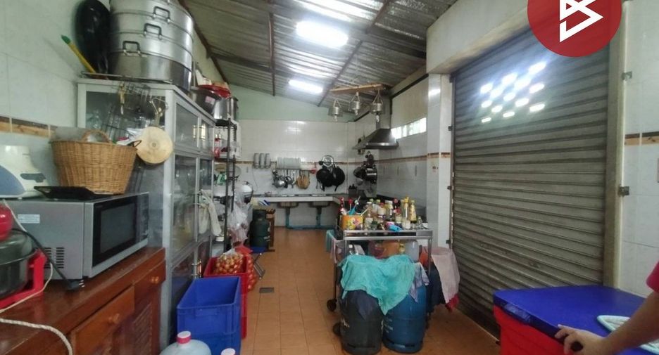 For sale 4 bedrooms retail Space in Mueang Uttaradit, Uttaradit