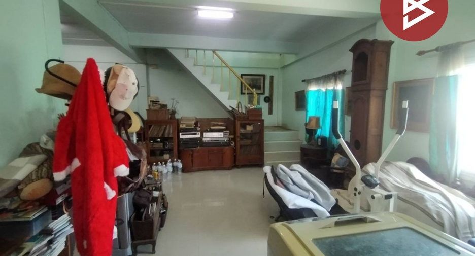 For sale 4 bedrooms retail Space in Mueang Uttaradit, Uttaradit
