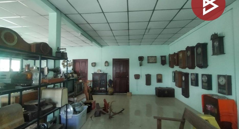 For sale 4 bedrooms retail Space in Mueang Uttaradit, Uttaradit