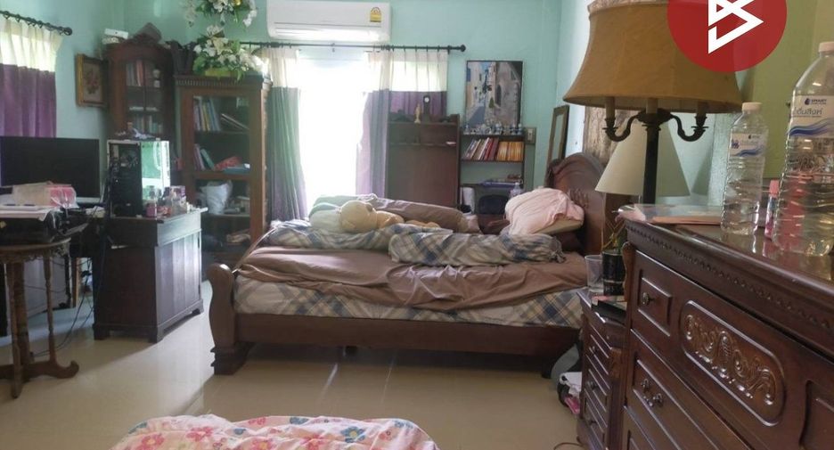 For sale 4 bedrooms retail Space in Mueang Uttaradit, Uttaradit