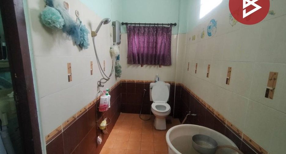 For sale 4 bedrooms retail Space in Mueang Uttaradit, Uttaradit