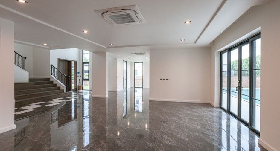 For sale 5 bedrooms house in Pak Kret, Nonthaburi