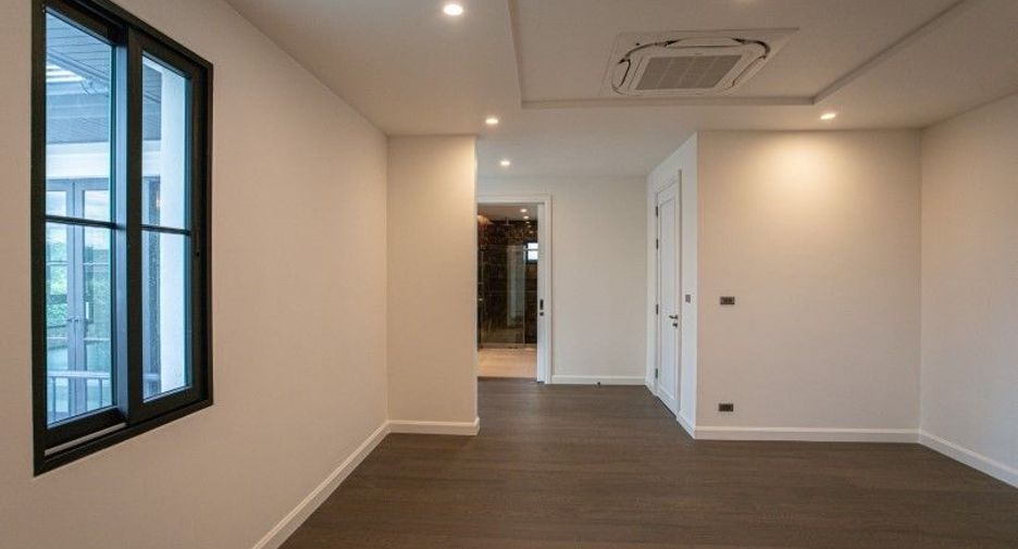 For sale 5 bedrooms house in Pak Kret, Nonthaburi
