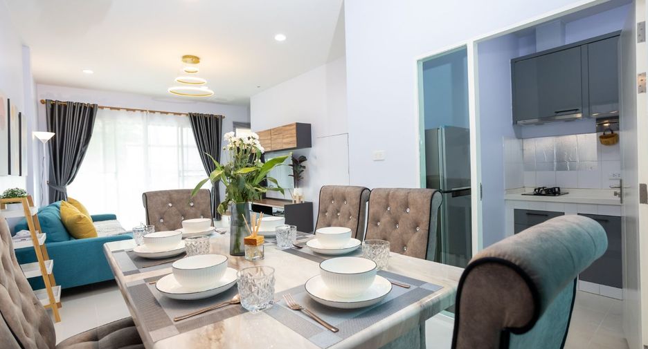 For rent 3 bedrooms townhouse in Lat Phrao, Bangkok