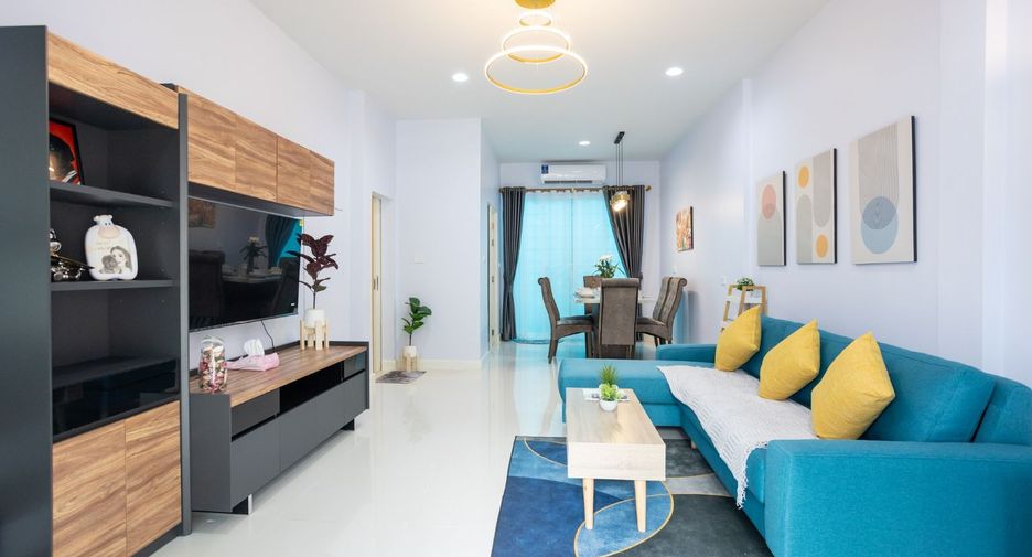 For rent 3 bedrooms townhouse in Lat Phrao, Bangkok