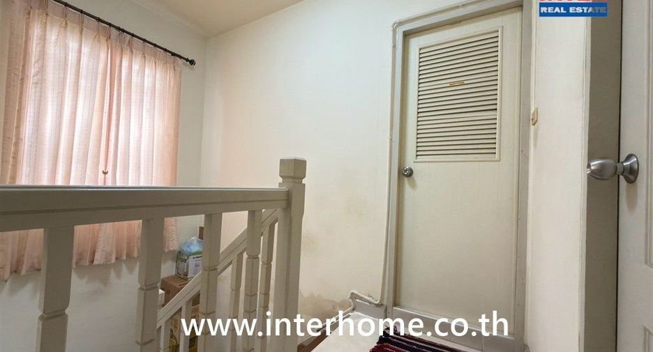 Casa adosada en venta de 3 habitaciones en Bang Khun Thian, Bangkok