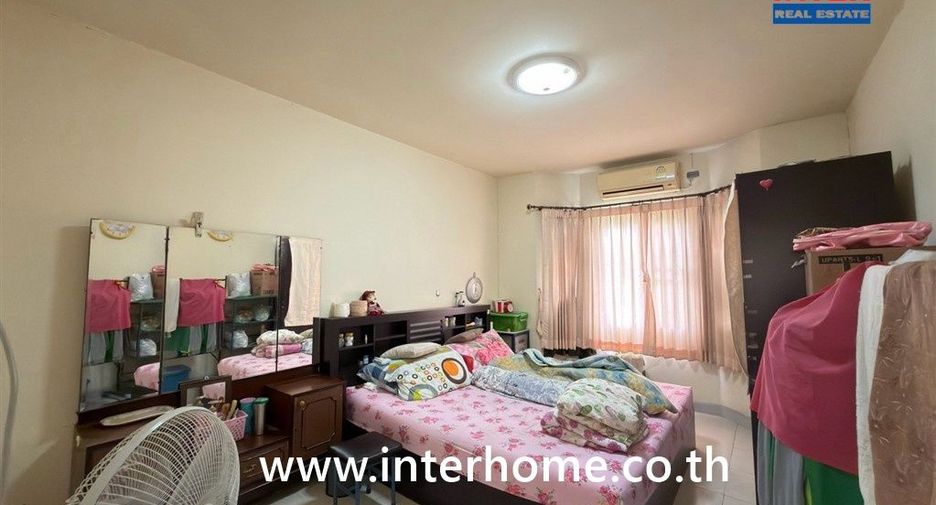 Casa adosada en venta de 3 habitaciones en Bang Khun Thian, Bangkok