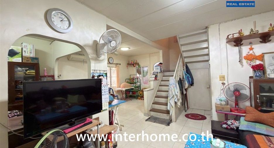 Casa adosada en venta de 3 habitaciones en Bang Khun Thian, Bangkok