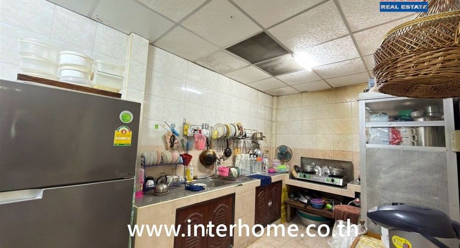 Casa adosada en venta de 3 habitaciones en Bang Khun Thian, Bangkok