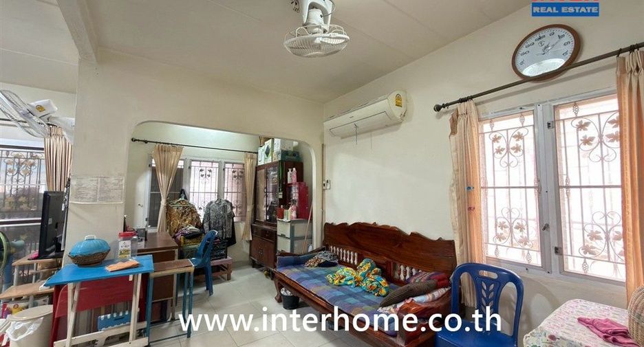 Casa adosada en venta de 3 habitaciones en Bang Khun Thian, Bangkok