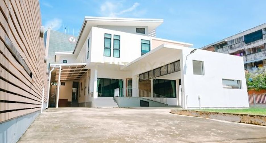 Haus zur Miete mit 3 Zimmer in Phaya Thai, Bangkok