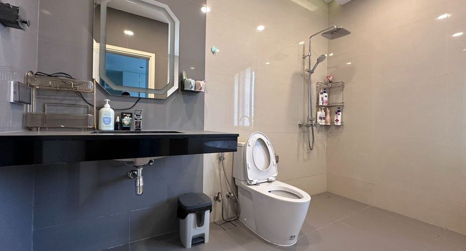 For sale 4 bedrooms house in Bang Lamung, Chonburi