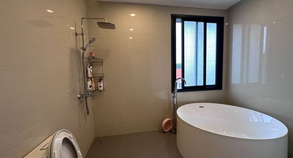 For sale 4 bedrooms house in Bang Lamung, Chonburi