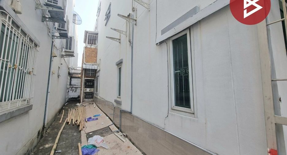 For sale 5 bedrooms townhouse in Phasi Charoen, Bangkok