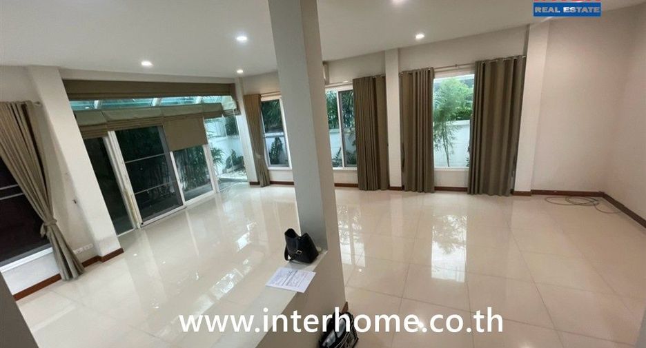 Casa en venta de 3 habitaciones en Lat Phrao, Bangkok
