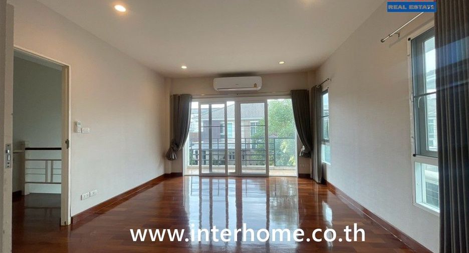 Casa en venta de 3 habitaciones en Lat Phrao, Bangkok