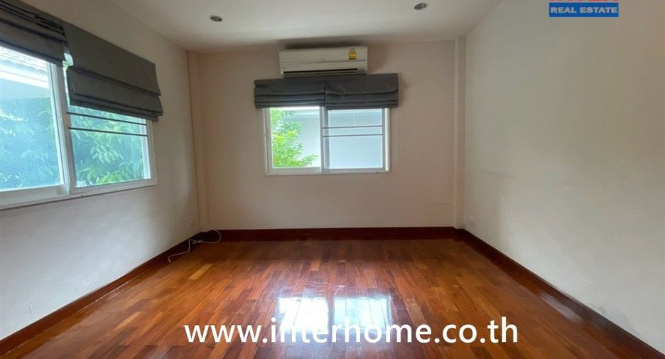 Casa en venta de 3 habitaciones en Lat Phrao, Bangkok