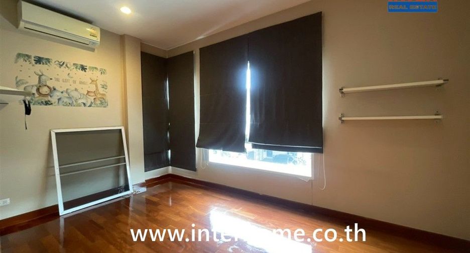 Casa en venta de 3 habitaciones en Lat Phrao, Bangkok