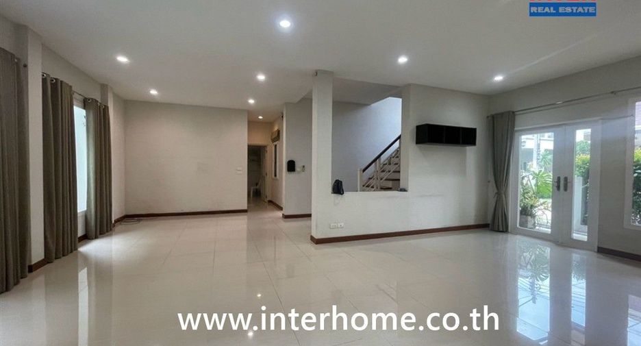 Casa en venta de 3 habitaciones en Lat Phrao, Bangkok