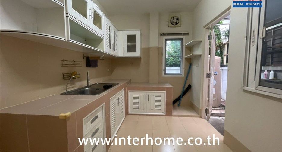 Casa en venta de 3 habitaciones en Lat Phrao, Bangkok